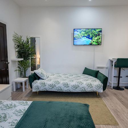Beautiful Studio Flat In Hackney Next To Overground Station London Exteriör bild