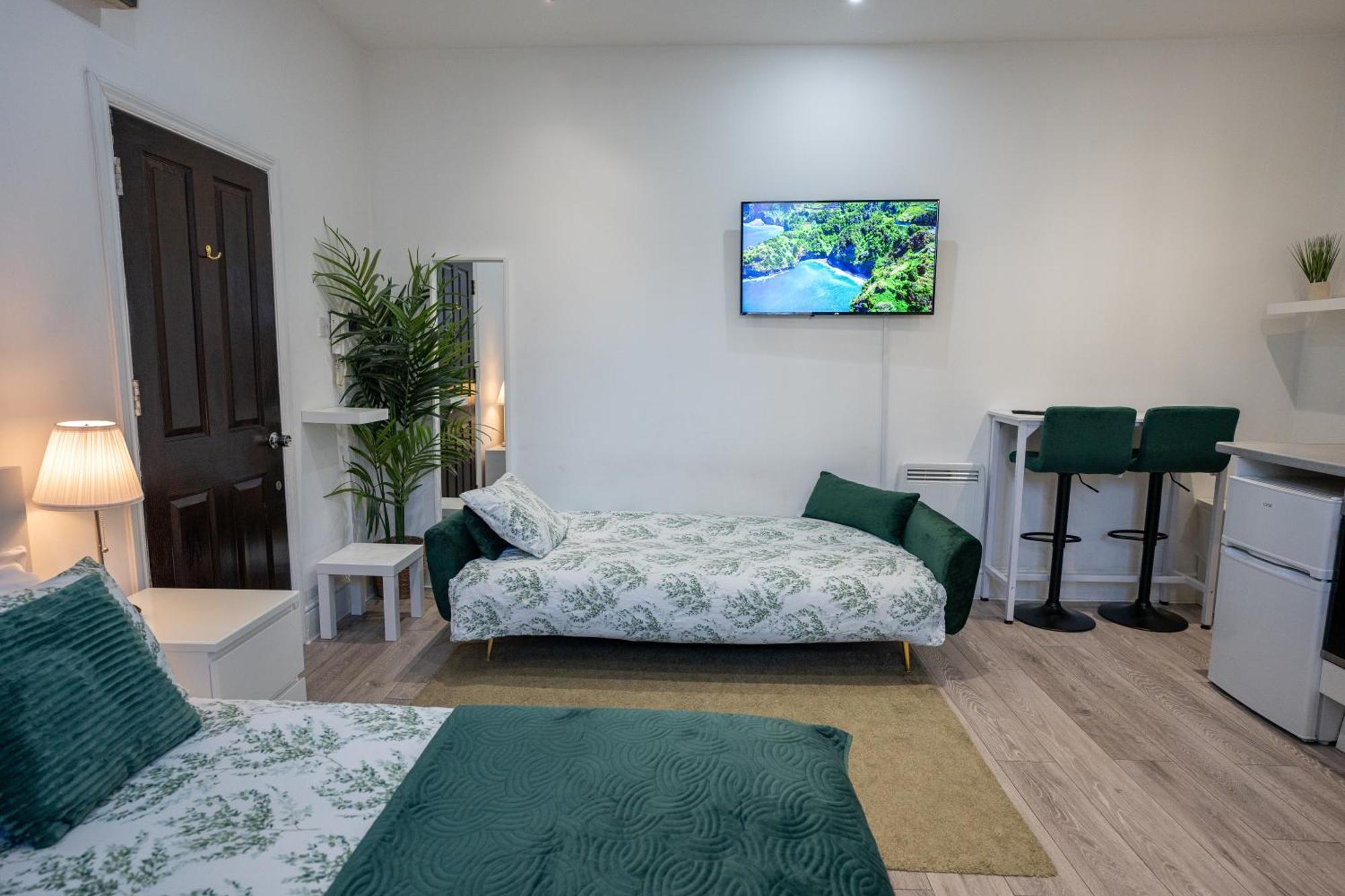 Beautiful Studio Flat In Hackney Next To Overground Station London Exteriör bild