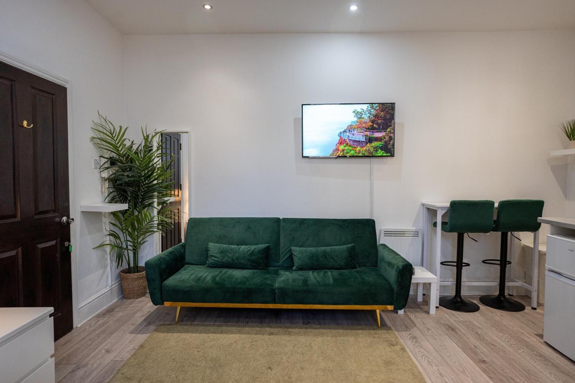 Beautiful Studio Flat In Hackney Next To Overground Station London Exteriör bild