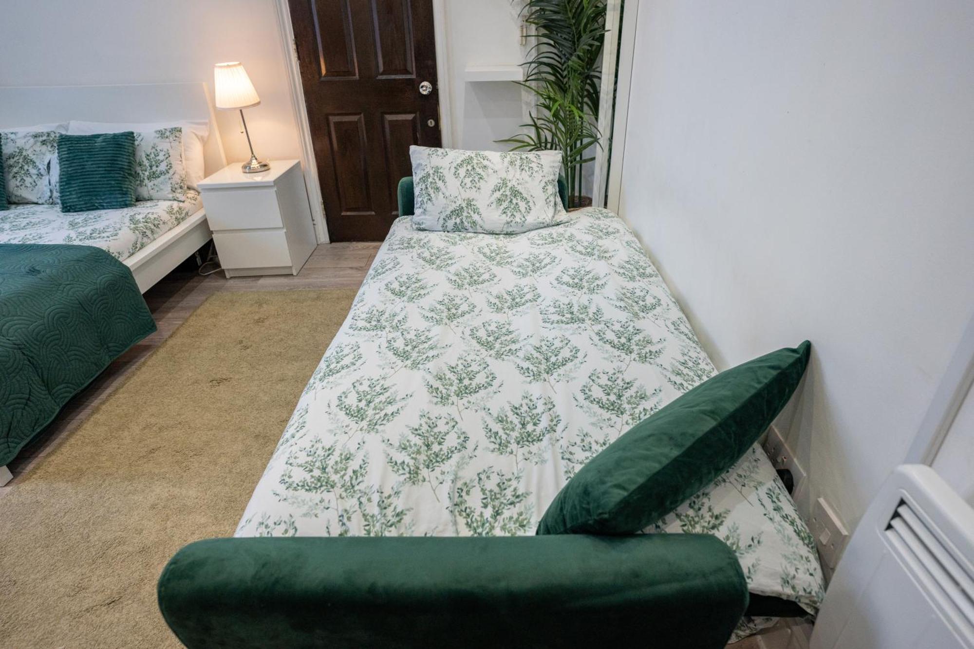 Beautiful Studio Flat In Hackney Next To Overground Station London Exteriör bild