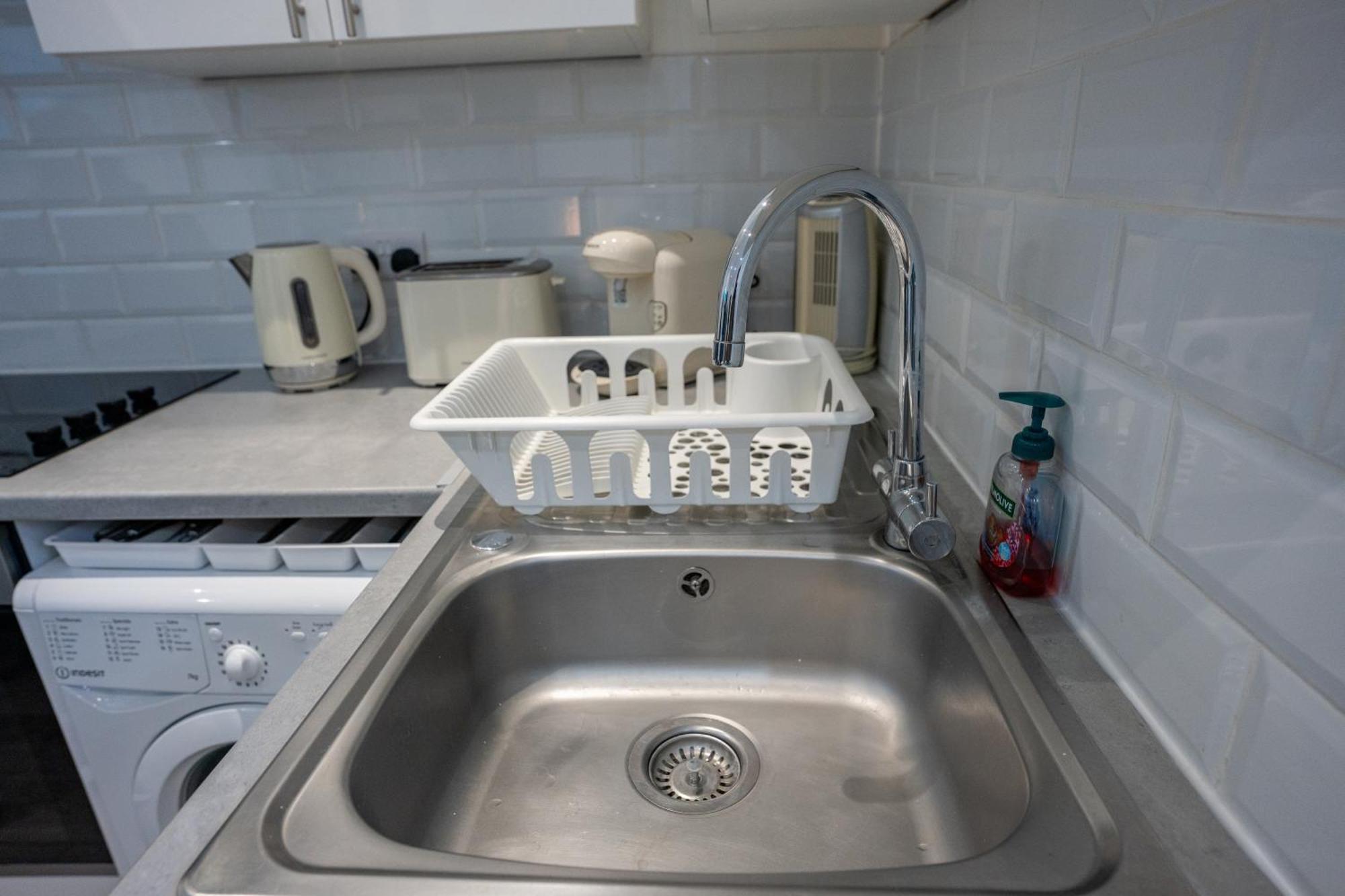 Beautiful Studio Flat In Hackney Next To Overground Station London Exteriör bild
