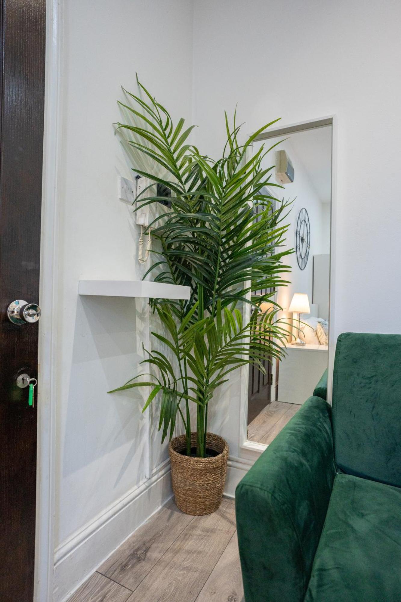 Beautiful Studio Flat In Hackney Next To Overground Station London Exteriör bild