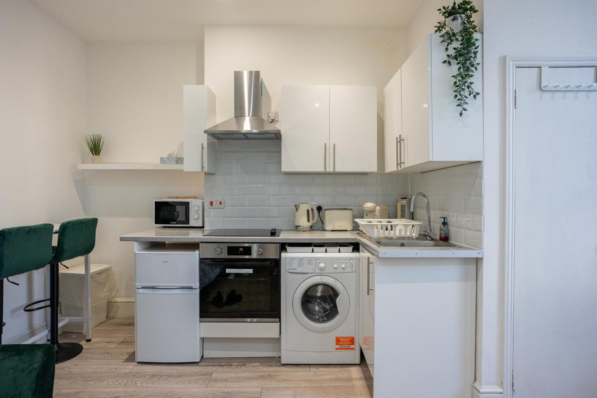 Beautiful Studio Flat In Hackney Next To Overground Station London Exteriör bild
