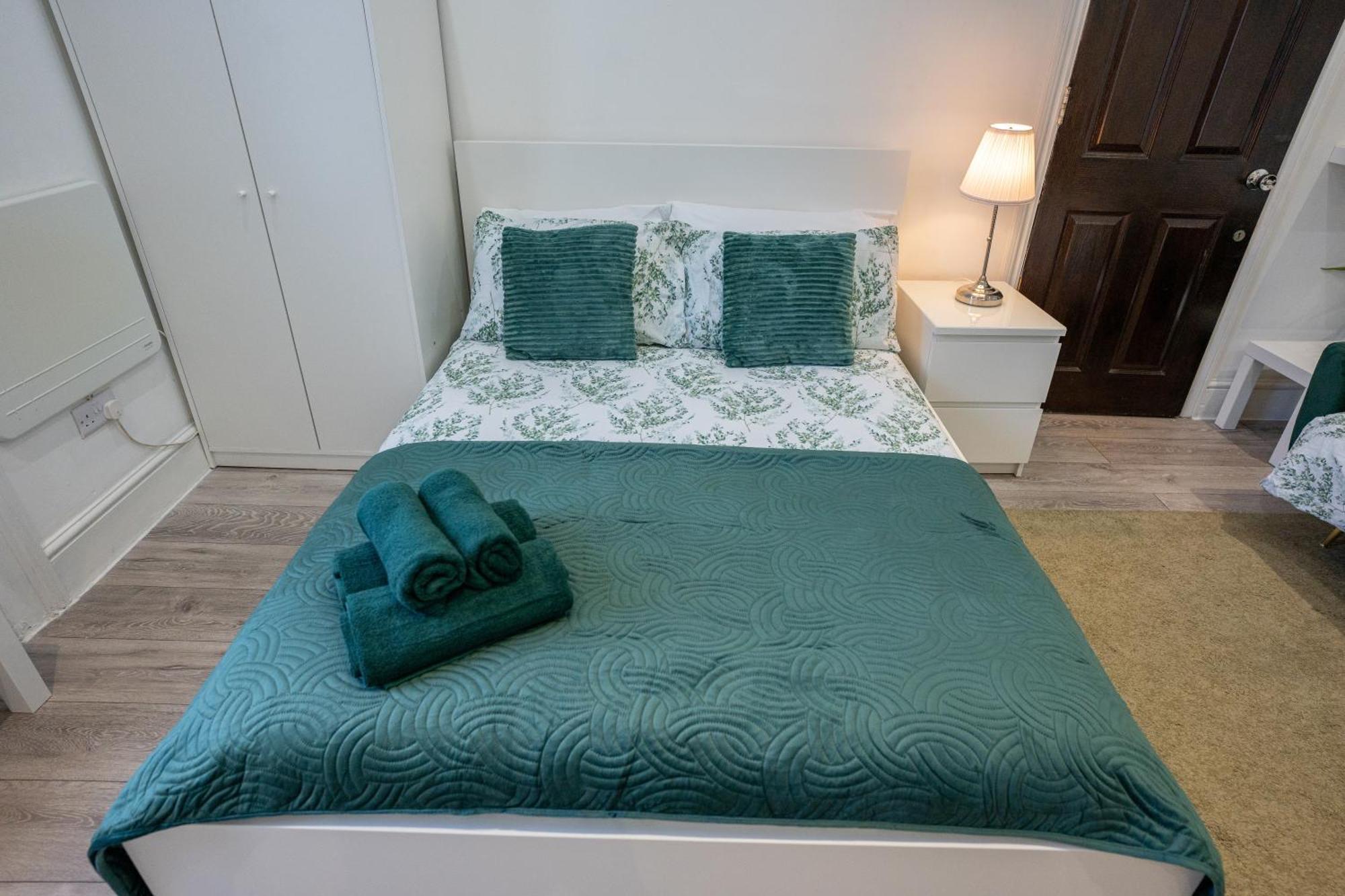 Beautiful Studio Flat In Hackney Next To Overground Station London Exteriör bild