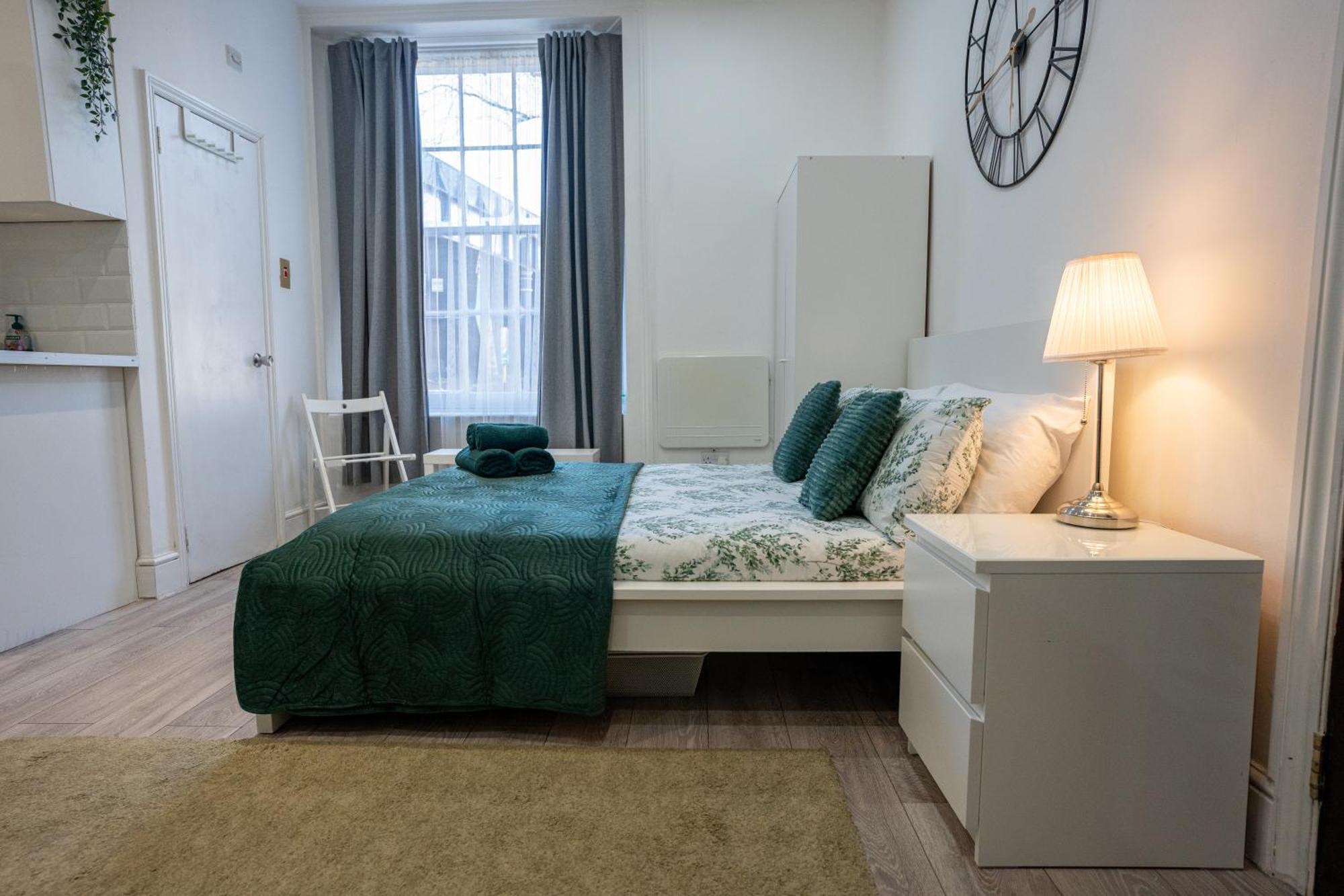 Beautiful Studio Flat In Hackney Next To Overground Station London Exteriör bild