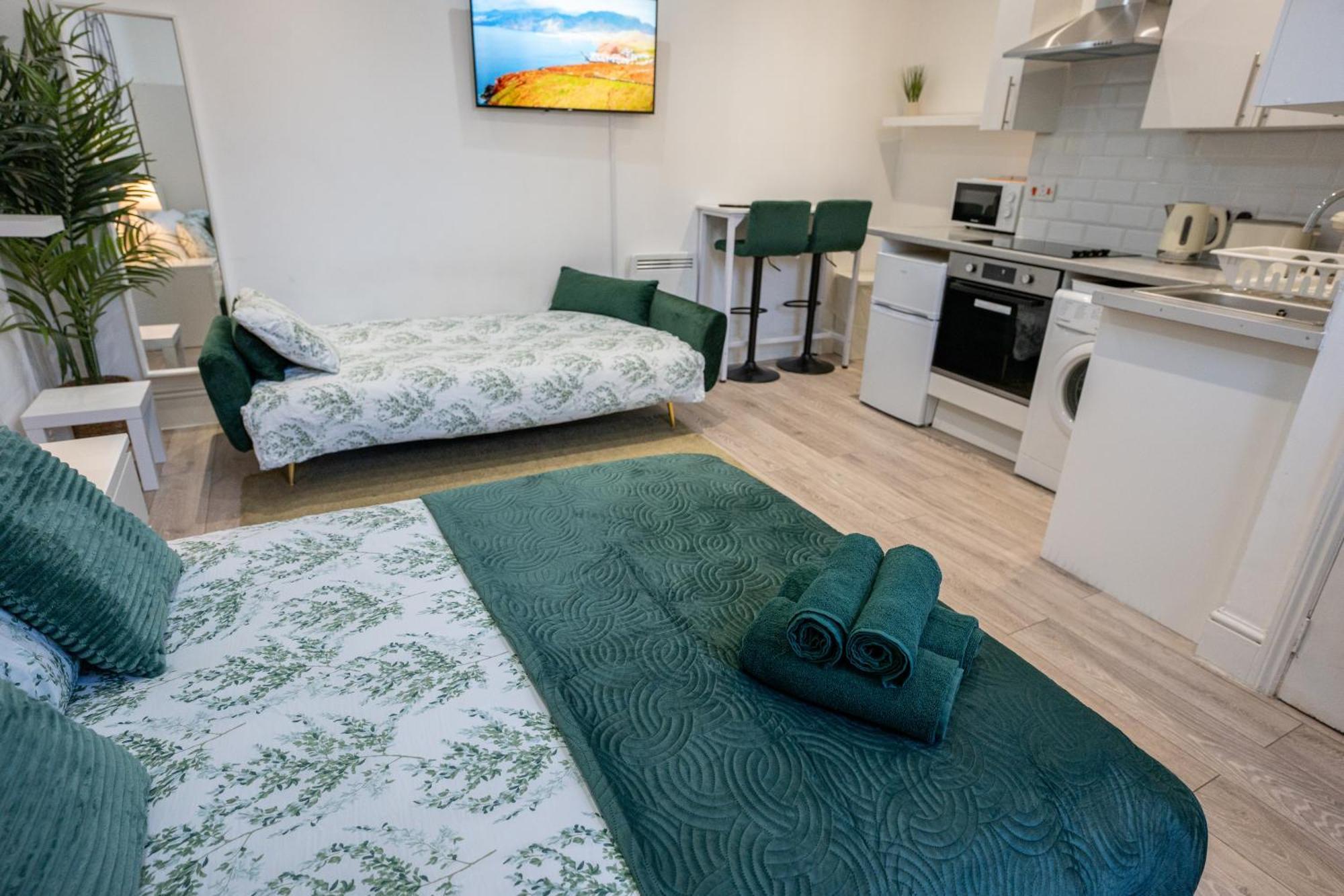 Beautiful Studio Flat In Hackney Next To Overground Station London Exteriör bild