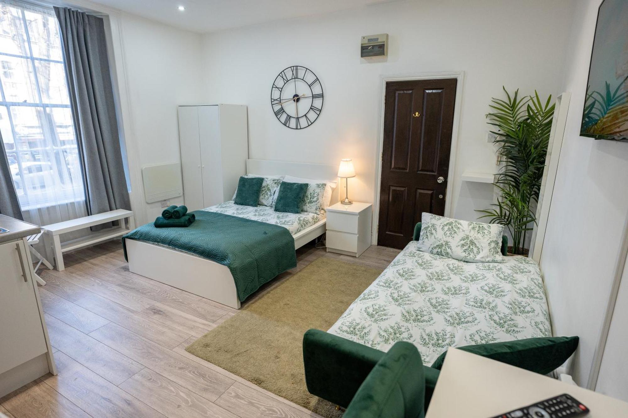 Beautiful Studio Flat In Hackney Next To Overground Station London Exteriör bild