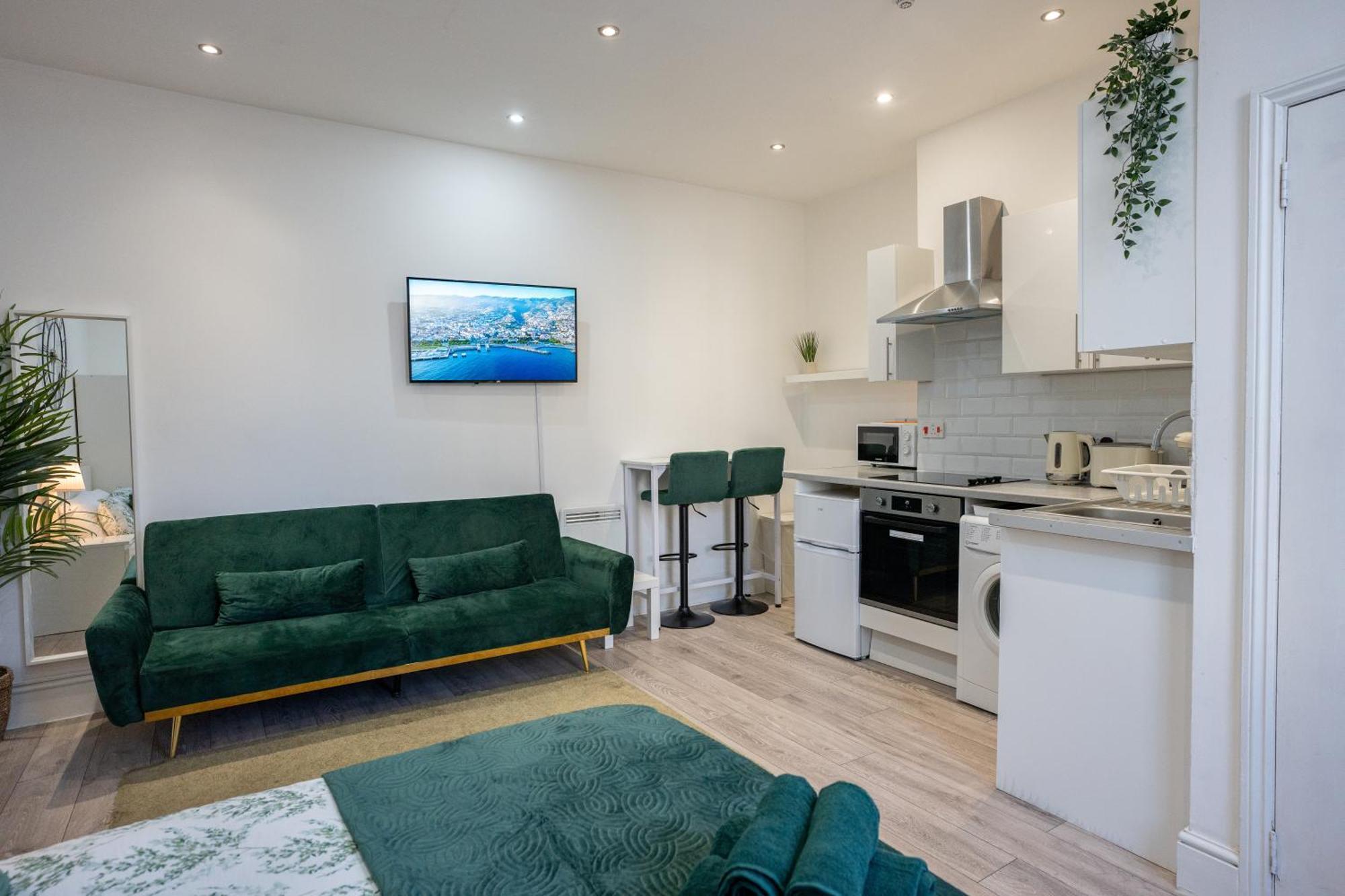 Beautiful Studio Flat In Hackney Next To Overground Station London Exteriör bild